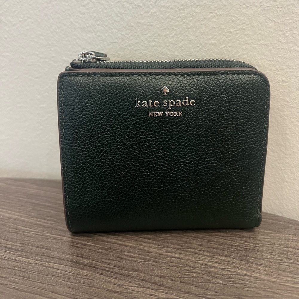 ✨ NWT - Kate Spade Leila Pebbled Leather Small L-Zip Wallet ✨ - Picture 3 of 10